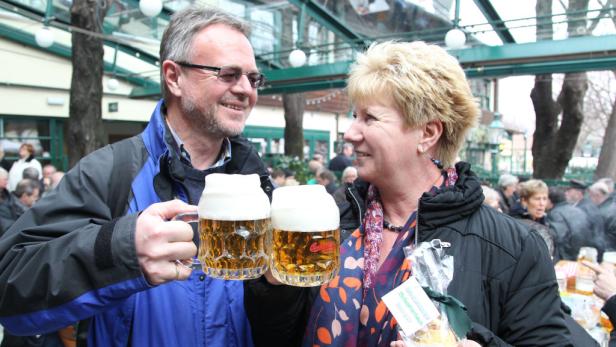 Schweizerhaus: Im Prater schäumt das Bier