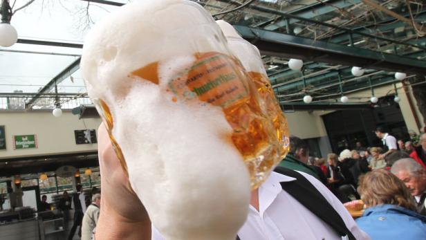 Schweizerhaus: Im Prater schäumt das Bier