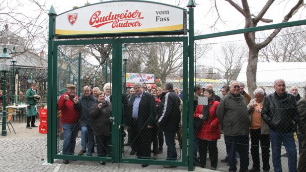 Schweizerhaus: Im Prater schäumt das Bier