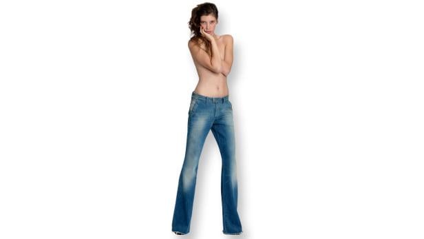 Jeans-Trends: Von Zuckerlfarben bis Denim