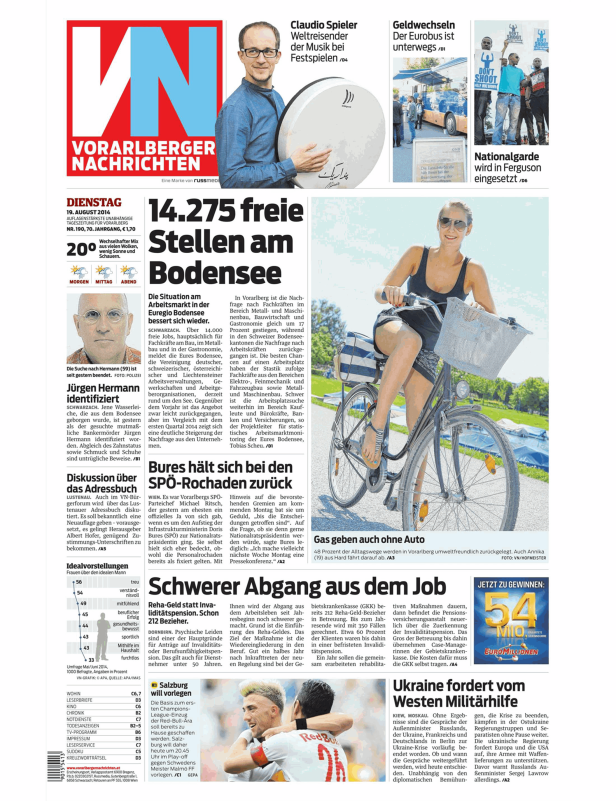 Eine Frau fährt mit dem Fahrrad in Vorarlberg, umweltfreundlich unterwegs.