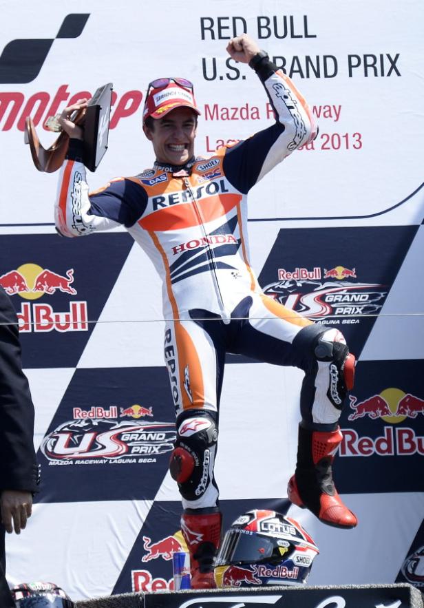 Marc Márquez feiert seinen Sieg beim Red Bull U.S. Grand Prix 2013 in Laguna Seca.