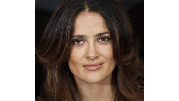 Porträt von Salma Hayek mit braunem, gewelltem Haar.