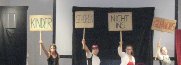 Theater, Ausstellung, Lesung, Diskussion