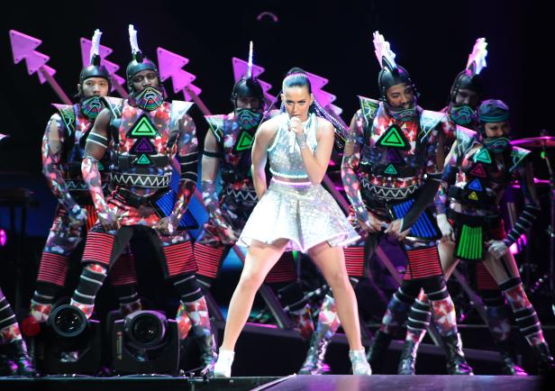 Katy Perry live: Viel Spaß zwischen Torte und goldenem Pferd