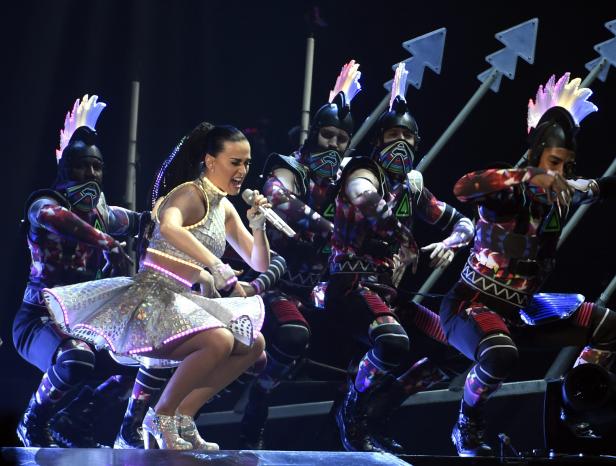 Katy Perry live: Viel Spaß zwischen Torte und goldenem Pferd