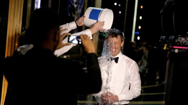 Die Emmys Backstage: Küsse & ein Ice Bucket