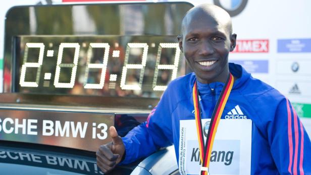 Eliud Kipchoge beim Berlin-Marathon 2013 mit einer Siegerzeit von 2:03:23.
