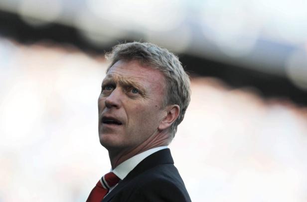 David Moyes, der Trainer, schaut aufmerksam nach oben.