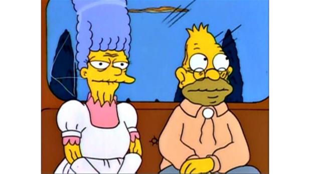 Patty und Selma Bouvier, Zwillingsschwestern von Marge Simpson, sitzen nebeneinander.