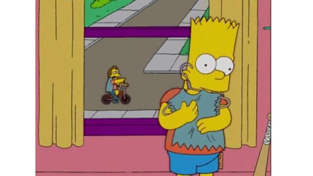 Bart Simpson steht mit zerrissener Kleidung am Fenster, während Nelson auf einem Fahrrad vorbeifährt.