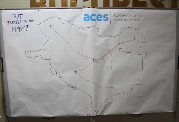 Eine Karte von Europa mit eingezeichneten Reiserouten und dem Slogan „Put Yourself on the Map!“.