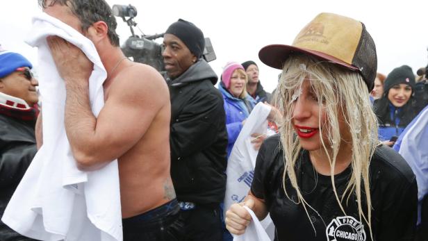 Lady Gaga & Verlobter: Liebesshow im Eiswasser