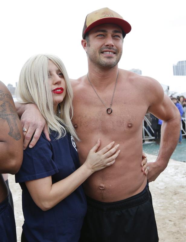 Lady Gaga & Verlobter: Liebesshow im Eiswasser