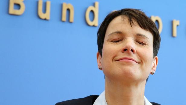 AfD gibt sich Progamm: Für "deutsche Leitkultur", gegen Minarette