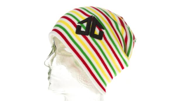 Eine gestreifte Mütze mit einem schwarzen Logo auf einem Schaufensterpuppenkopf.