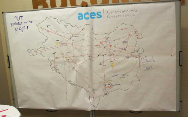 Eine Karte von Europa mit eingezeichneten Städten und Verbindungen, erstellt von der „Academy of Central European Schools“ (ACES).