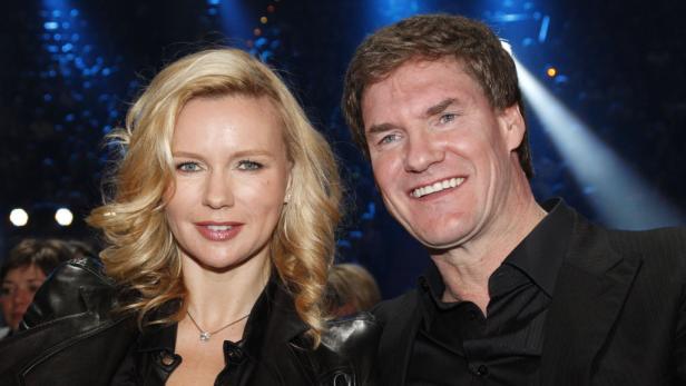 Verona Pooth und Dieter Bohlen posieren auf einer Veranstaltung.