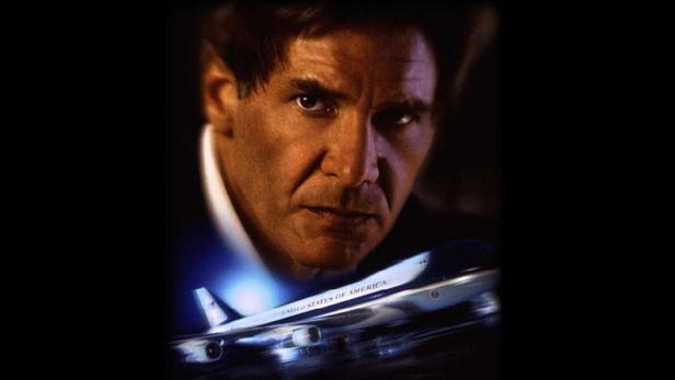 Harrison Ford vor einer Air Force One im Film „Air Force One“.