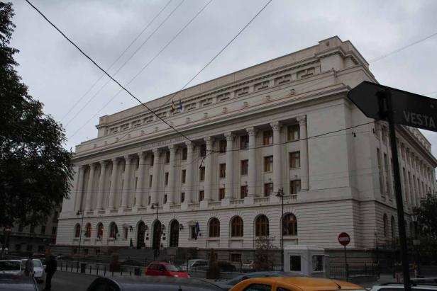 Die Fassade der Banca Națională a României in Bukarest.