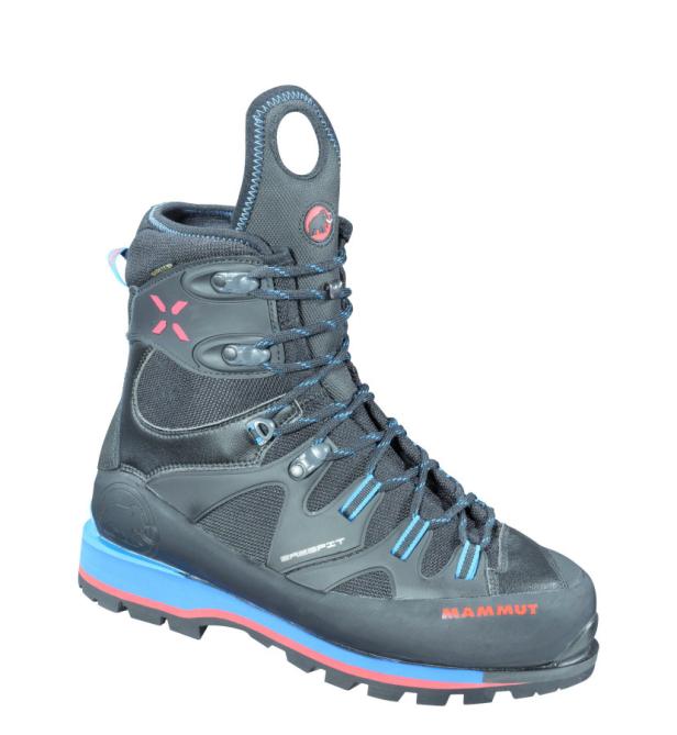 Ein schwarzer Mammut-Bergstiefel mit blauen Schnürsenkeln und einer blau-roten Sohle.