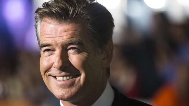 Porträt von Pierce Brosnan, der lächelt.