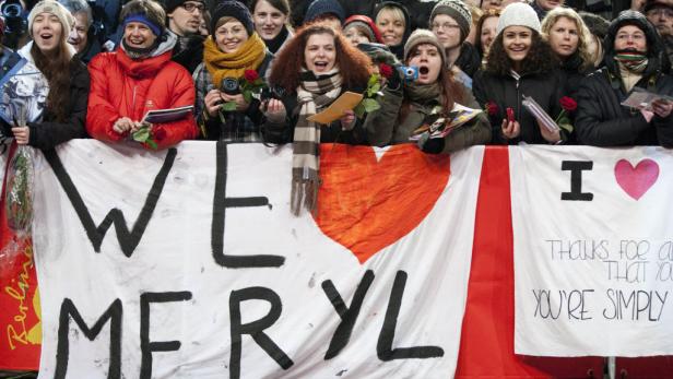 Fans halten ein Transparent mit der Aufschrift „We love Meryl“.