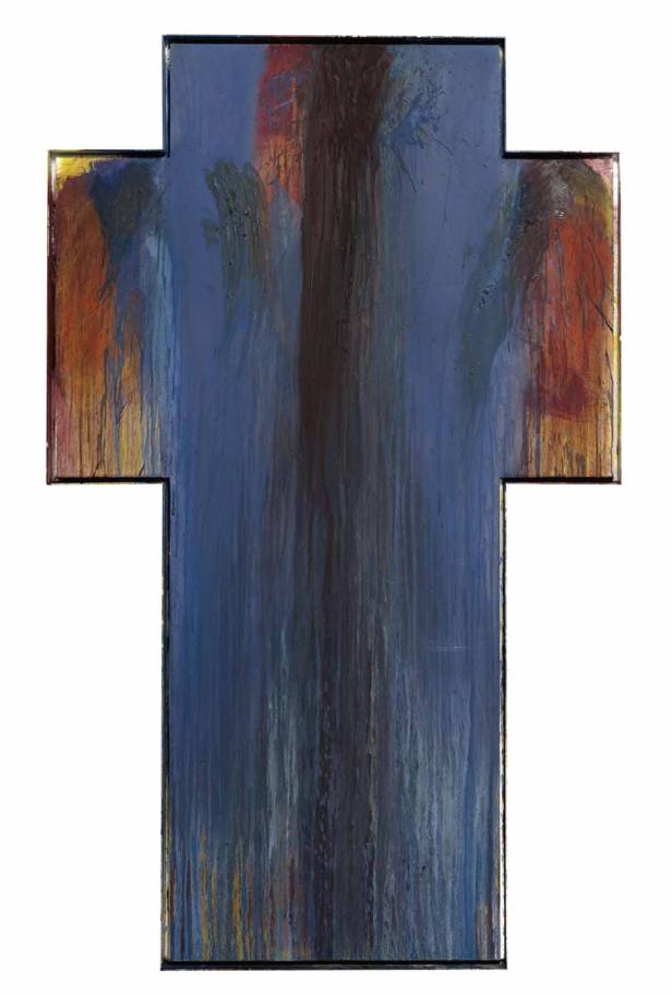 Ein abstraktes Gemälde in Kreuzform mit blauen, braunen und roten Farbtönen.