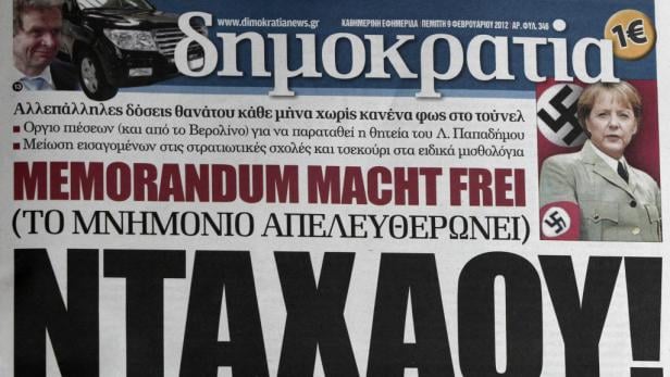 Bild-Montage in griechischer Zeitung: Merkel in Uniform mit Hakenkreuz-Schleife.
