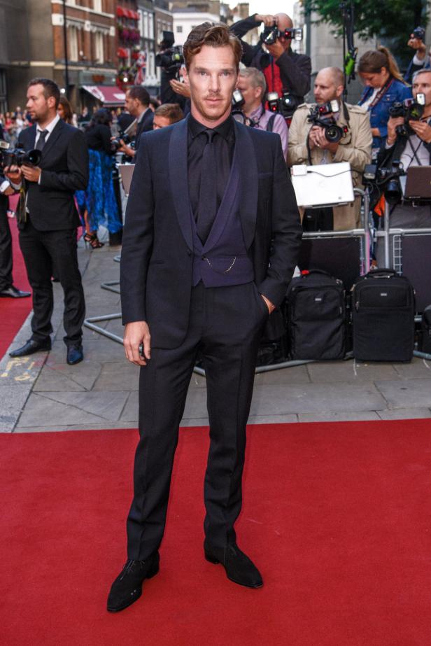 Benedict Cumberbatch posiert auf dem roten Teppich vor Fotografen.