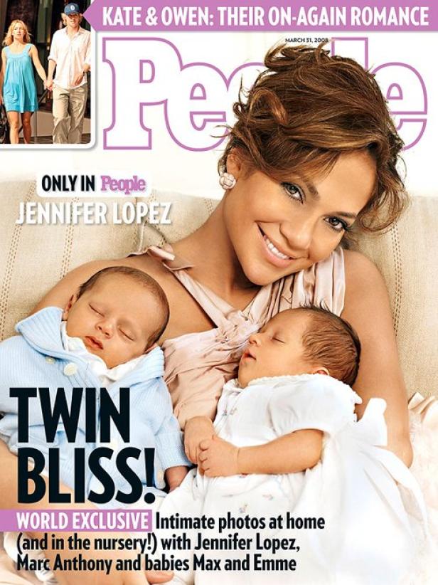 Jennifer Lopez hält ihre Zwillinge Max und Emme auf dem Cover des People Magazins.