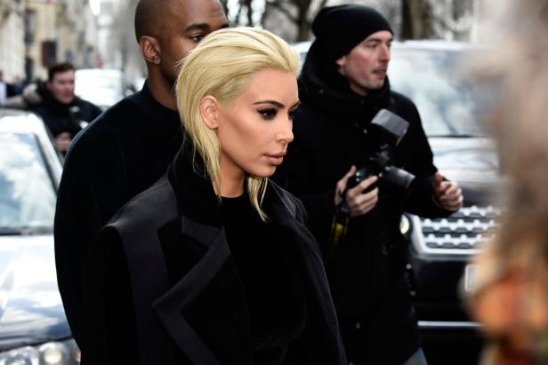 Totalveränderung: Kardashian versucht sich als Blondine