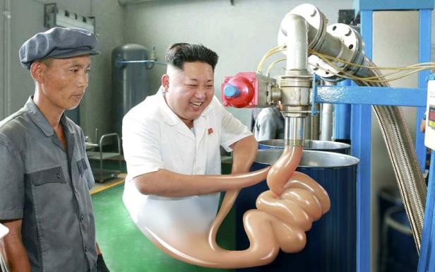 Kim Jong-un scheint eine Wurstproduktionsanlage zu inspizieren.