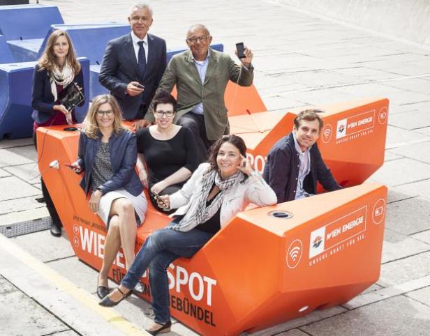 Das, die Enzis zu Energie- und Marken-Erlebnisstationen entwickelnde Team aus Wien-Energie- und Demner-Merlicek-Bergmann-Mitarbeitern. (bilder alle c: lusser martin)