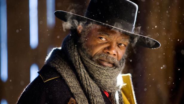 Samuel L. Jackson mit Hut und Schal im Film „The Hateful Eight“.