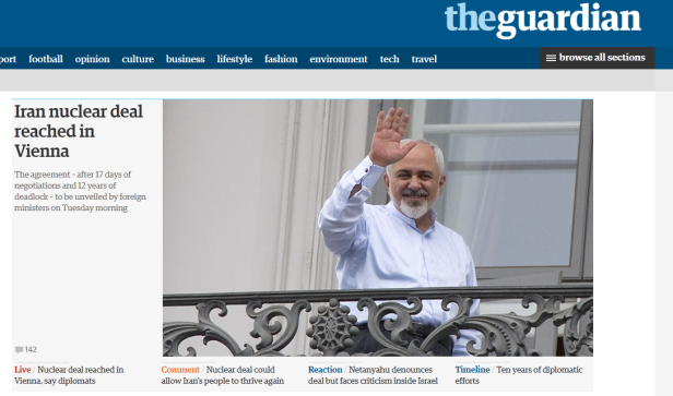 Javad Zarif winkt von einem Balkon in Wien.