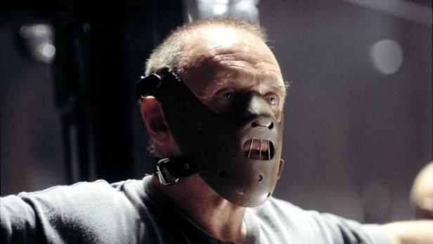 Anthony Hopkins als Hannibal Lecter mit einer Gesichtsmaske.