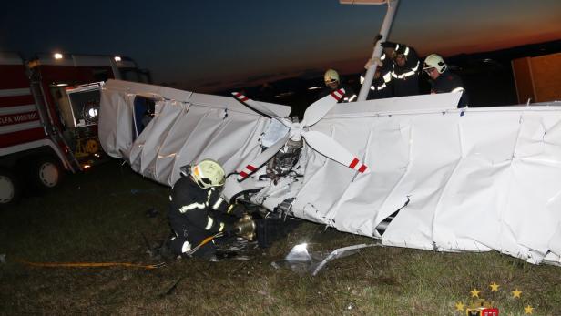Flugzeugabsturz in Wiener Neustadt: Tote waren zwei Männer