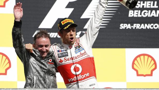 Paddy Lowe (li.) wird ab nächster Saison ebenfalls für Mercedes arbeiten.