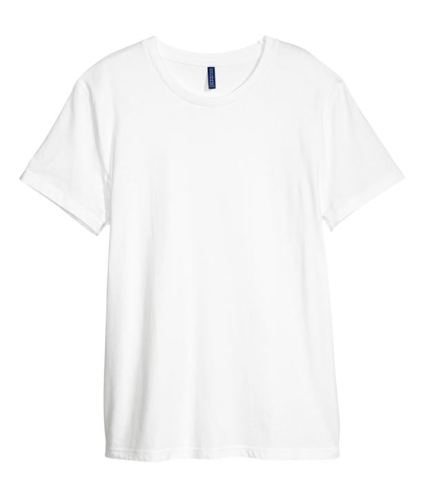 Ein schlichtes, weißes T-Shirt mit kurzen Ärmeln.