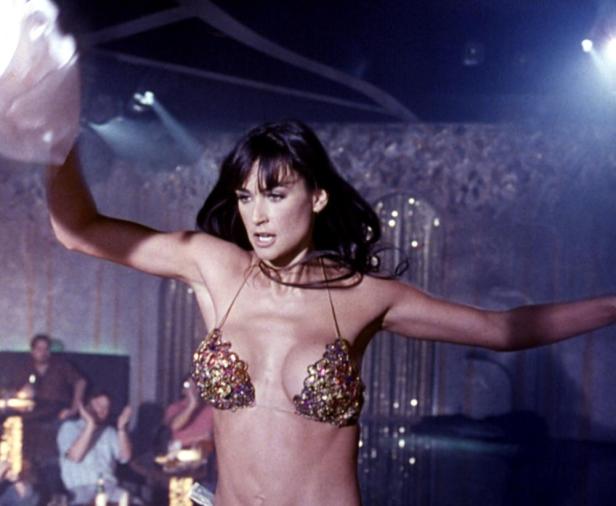 Demi Moore in einer Szene aus dem Film „Striptease“.