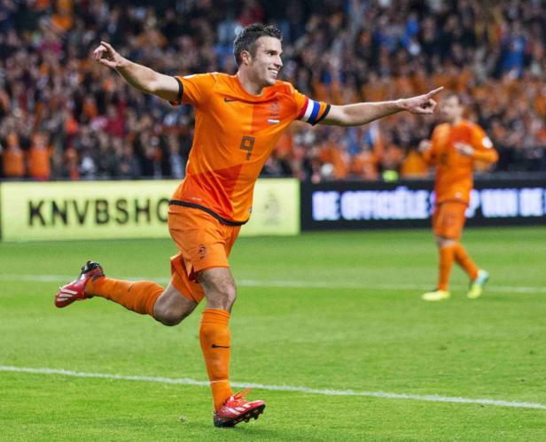 Robin van Persie jubelt im Trikot der niederländischen Nationalmannschaft.