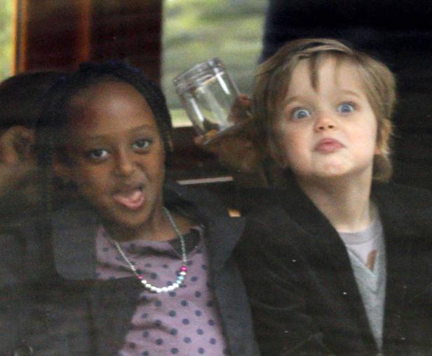 Überforderte Jolie: Mehr Nannys für die wilden Kids