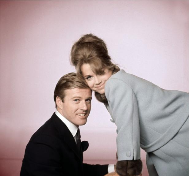 Robert Redford und Jane Fonda posieren für ein Foto.