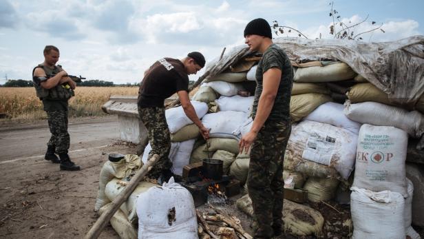 1500 Kilometer Graben: Ukraine errichtet riesige Verteidungsanlagen