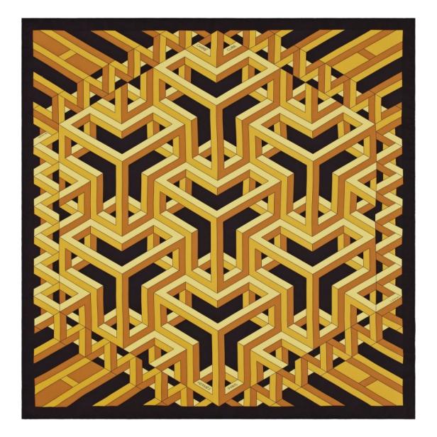 Ein quadratisches Tuch mit einem geometrischen Muster aus gelben und braunen Würfeln auf schwarzem Grund.