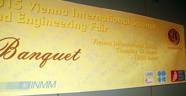 Ein Plakat für die Vienna International Science and Engineering Fair mit dem Aufdruck „Banquet“.