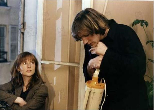 Sophie Marceau und Gérard Depardieu in einer Szene aus dem Film „Police“.