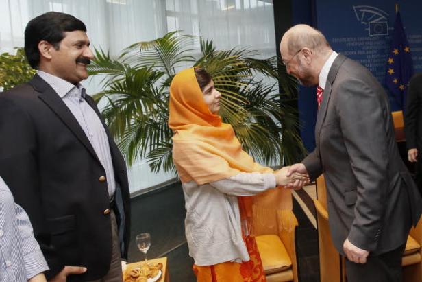 Malala, ihr Vater und Martin Schulz