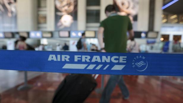 Passengers check-in at an Air France counter in Ni
